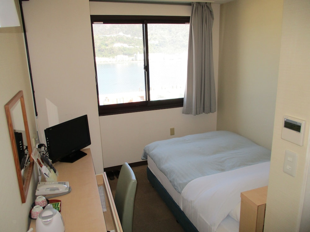 ダブルルーム ダブルベッド 1 台 喫煙可 | 奄美ポートタワーホテル