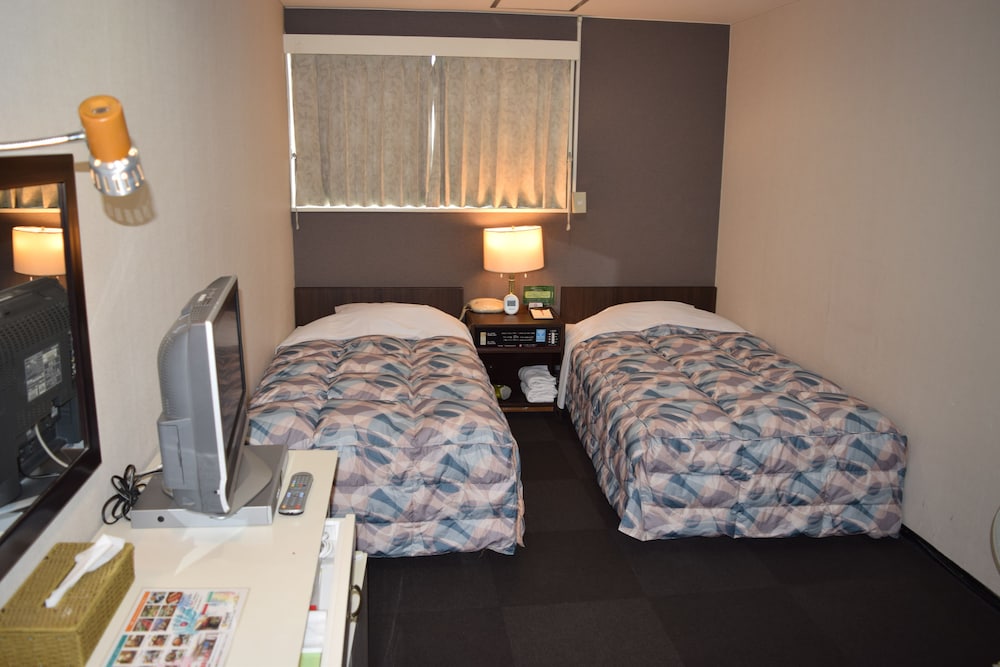 スタンダード ツインルーム シングルベッド 2 台 禁煙 シティビュー 客室5 | ホテル山の内