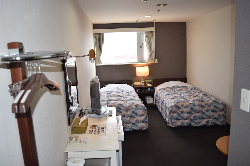 スタンダード ツインルーム シングルベッド 2 台 禁煙 シティビュー 客室6 | ホテル山の内
