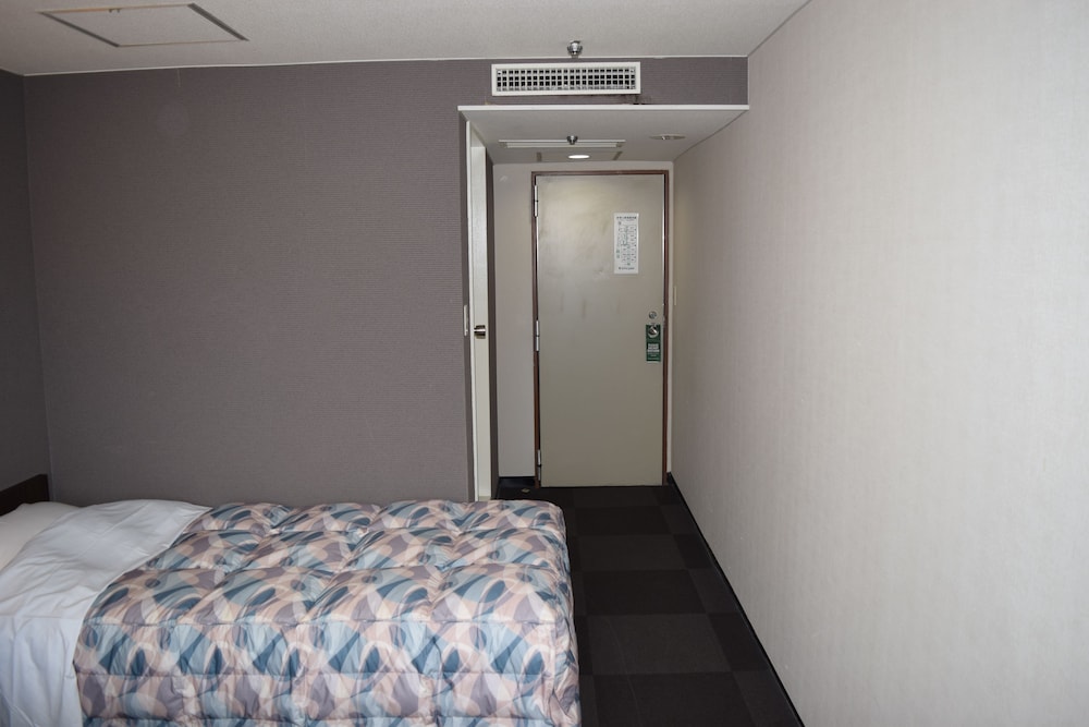 スタンダード ツインルーム シングルベッド 2 台 禁煙 シティビュー 客室1 | ホテル山の内