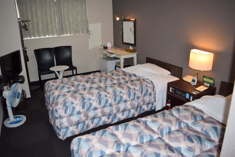 スタンダード ツインルーム シングルベッド 2 台 禁煙 シティビュー 客室3 | ホテル山の内