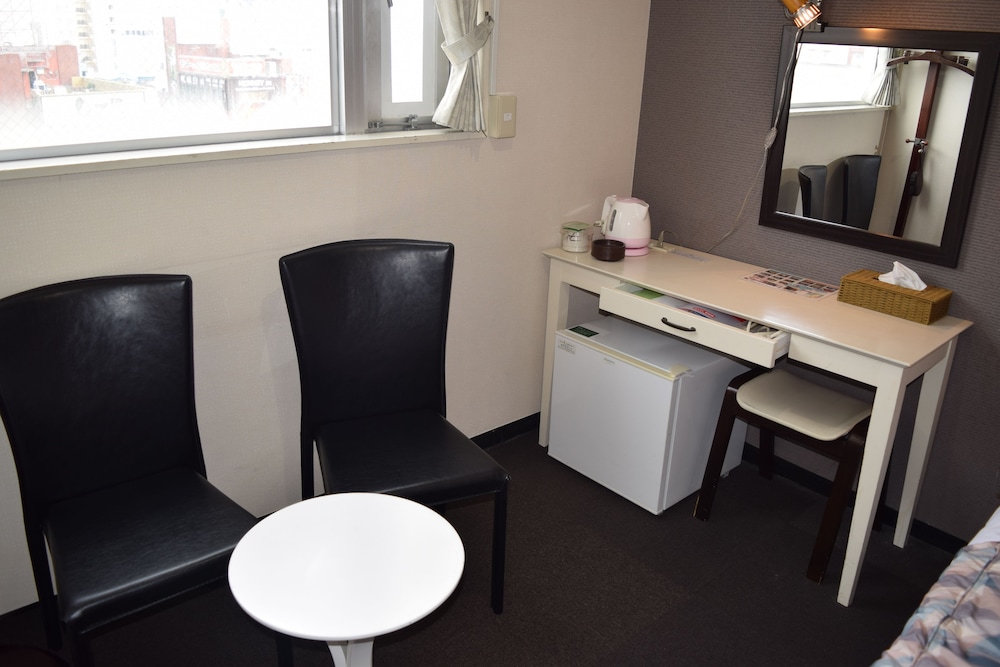 スタンダード ツインルーム シングルベッド 2 台 禁煙 シティビュー 客室4 | ホテル山の内