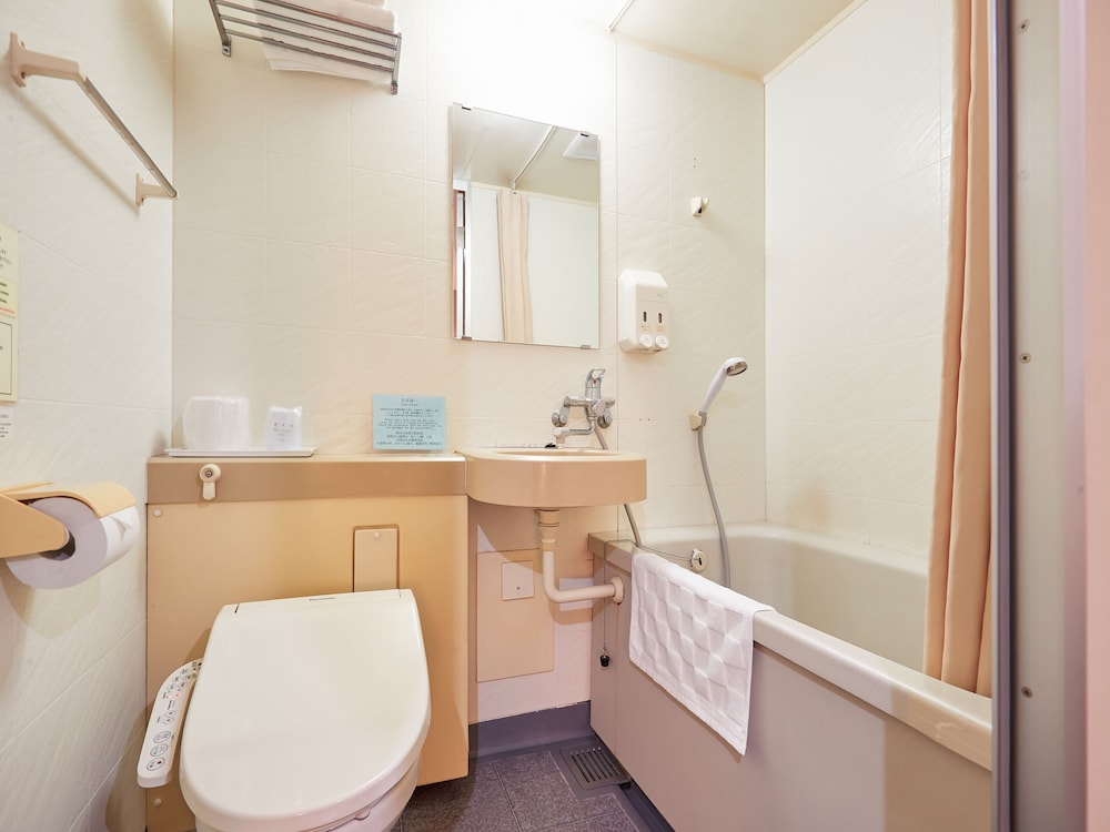 スタンダード ツインルーム シングルベッド 2 台 禁煙 シティビュー バスルーム1 | ホテル山の内