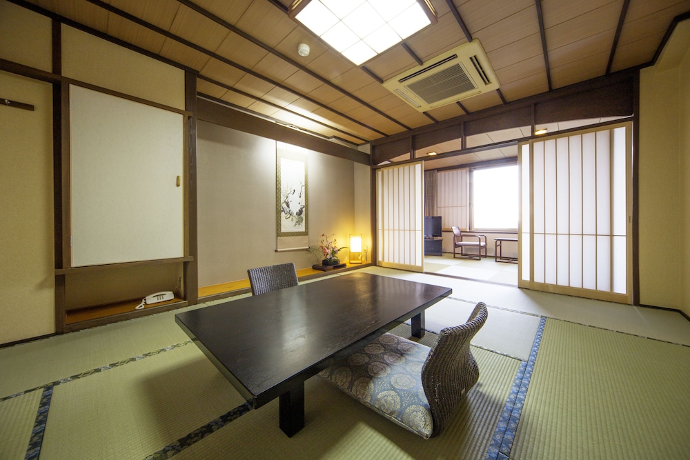 客室1 | 美湯の宿 両築別邸