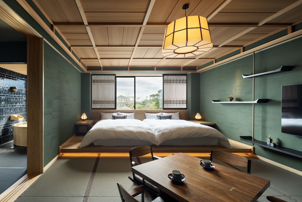 和室14畳 禁煙 客室2 | 野鶴亭