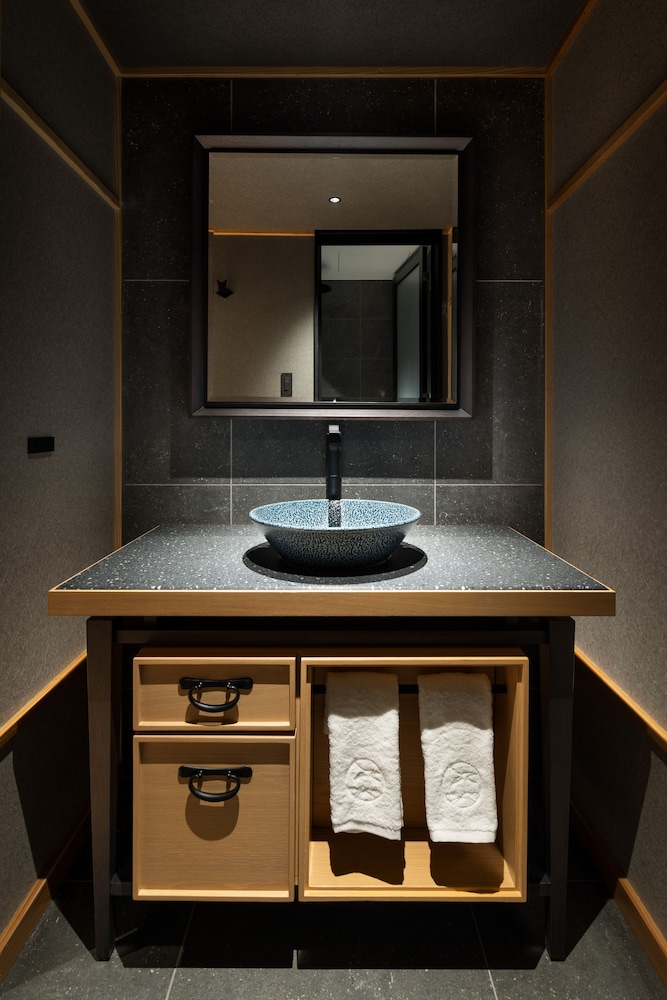 和室10畳 禁煙 客室1 | 野鶴亭