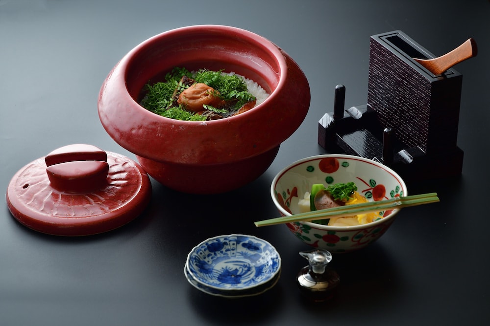 和室10畳 禁煙 旅館のお食事処1 | 野鶴亭