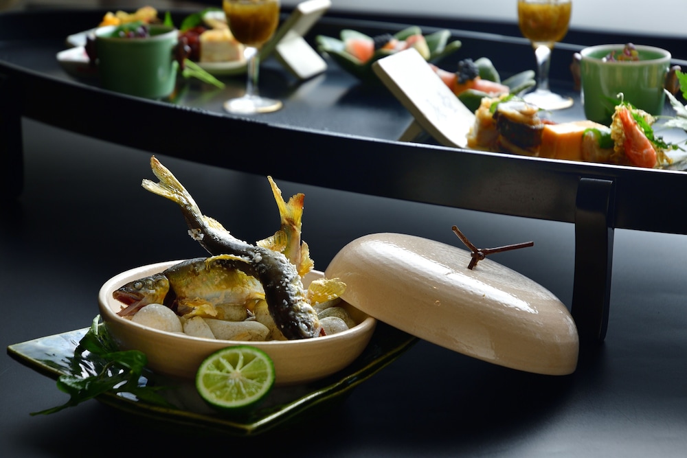 和室10畳 禁煙 旅館のお食事処5 | 野鶴亭