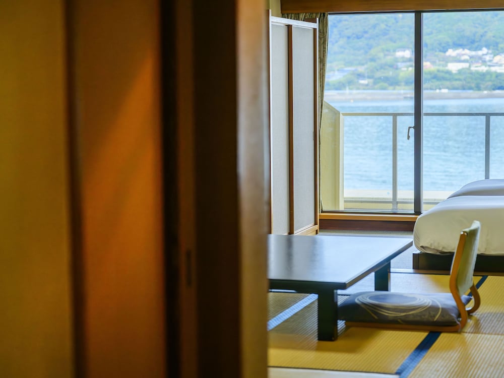スタンダード和洋室（オーシャンビュー）（禁煙） 客室2 | 亀の井ホテル 那智勝浦