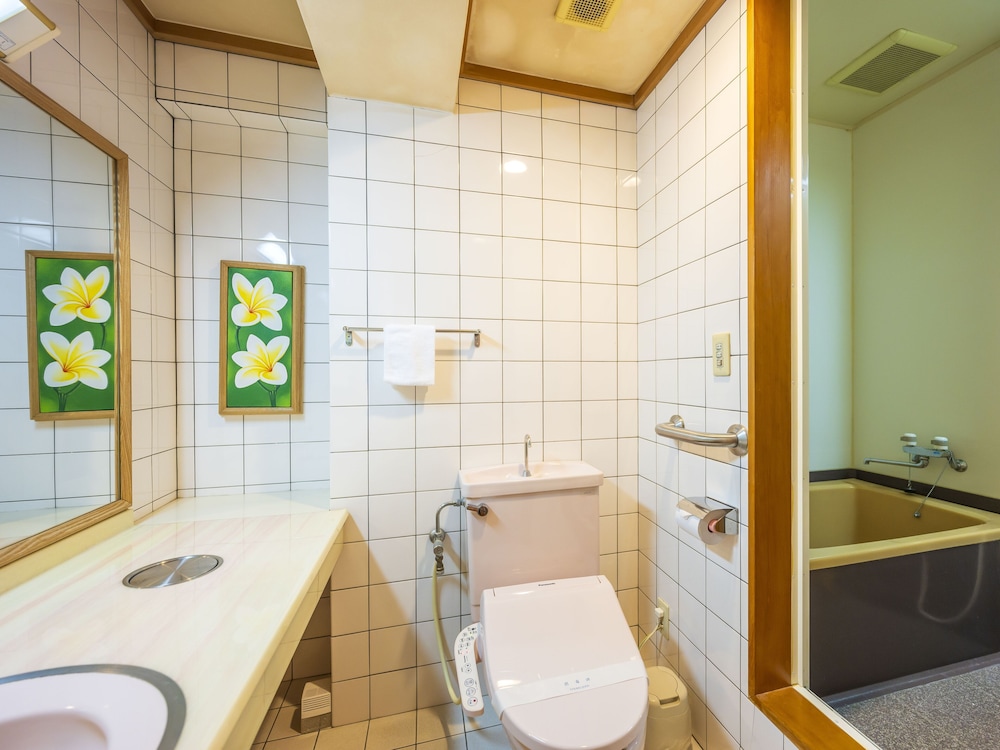 展望露天風呂付スイート（オーシャンビュー）（禁煙） バスルーム1 | 亀の井ホテル 那智勝浦