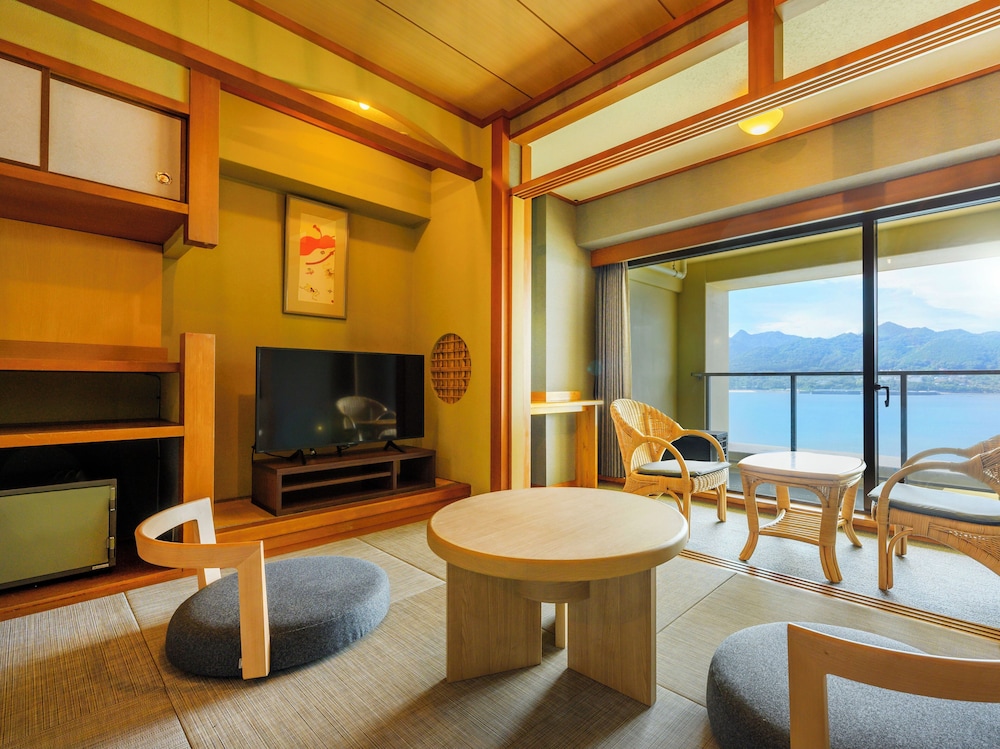 和室ベッド (オーシャンビュー) (禁煙) 客室1 | 亀の井ホテル 那智勝浦
