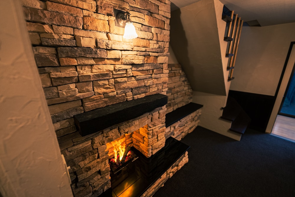 本館メゾネット ダブル 禁煙 リビング エリア0 | 南阿蘇ルナ天文台 オーベルジュ 森のアトリエ