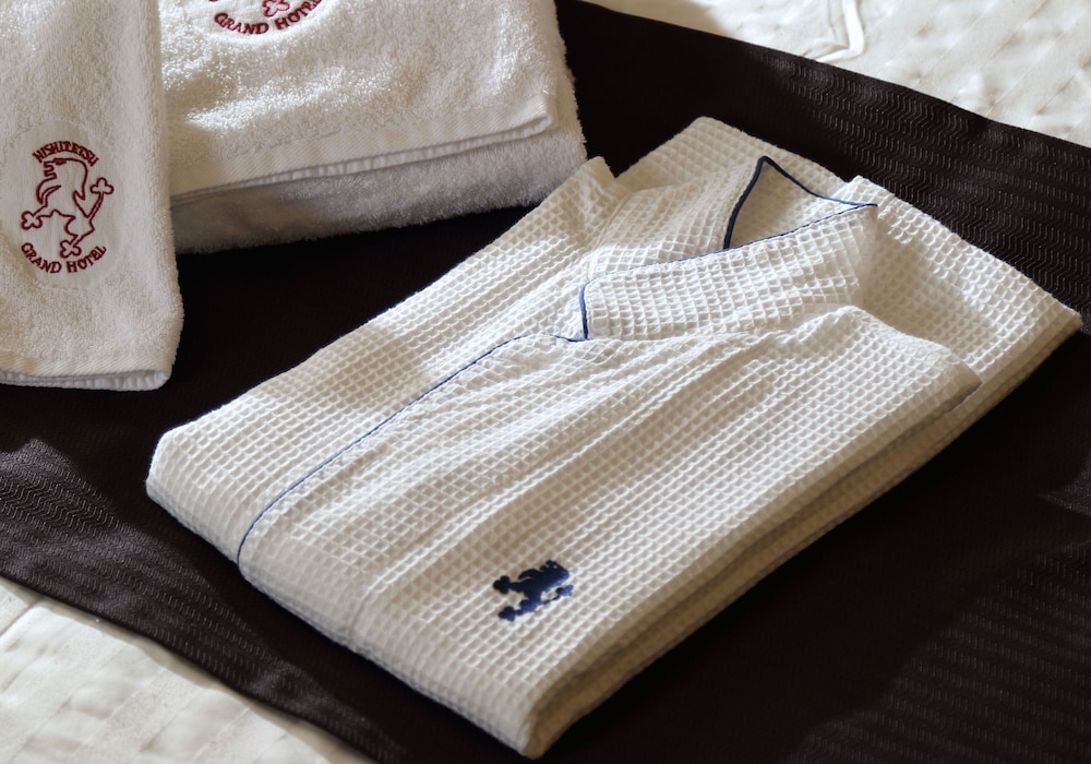 セミダブルルーム 禁煙 客室の設備とサービス0 | 西鉄グランドホテル