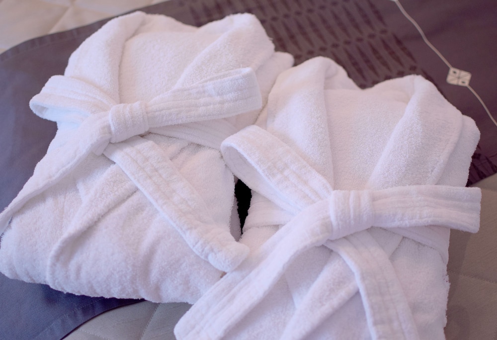 デラックス ツインルーム 禁煙 客室の設備とサービス0 | 西鉄グランドホテル