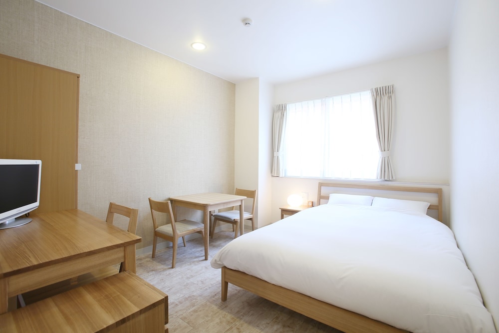 ダブルルーム　禁煙 (タオルの交換、ゴミの回収のみ毎日実施・4泊以上でのご宿泊は3泊毎に通常清掃) 客室1 | 石垣島ホテル ククル