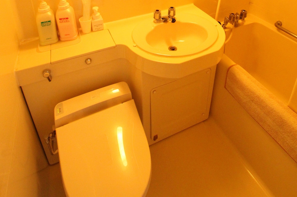 ツインルーム バスルーム1 | ペンションムーンヴィラ