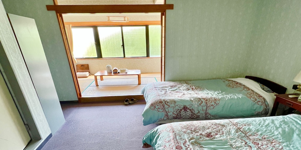 和洋室 客室2 | ペンションムーンヴィラ
