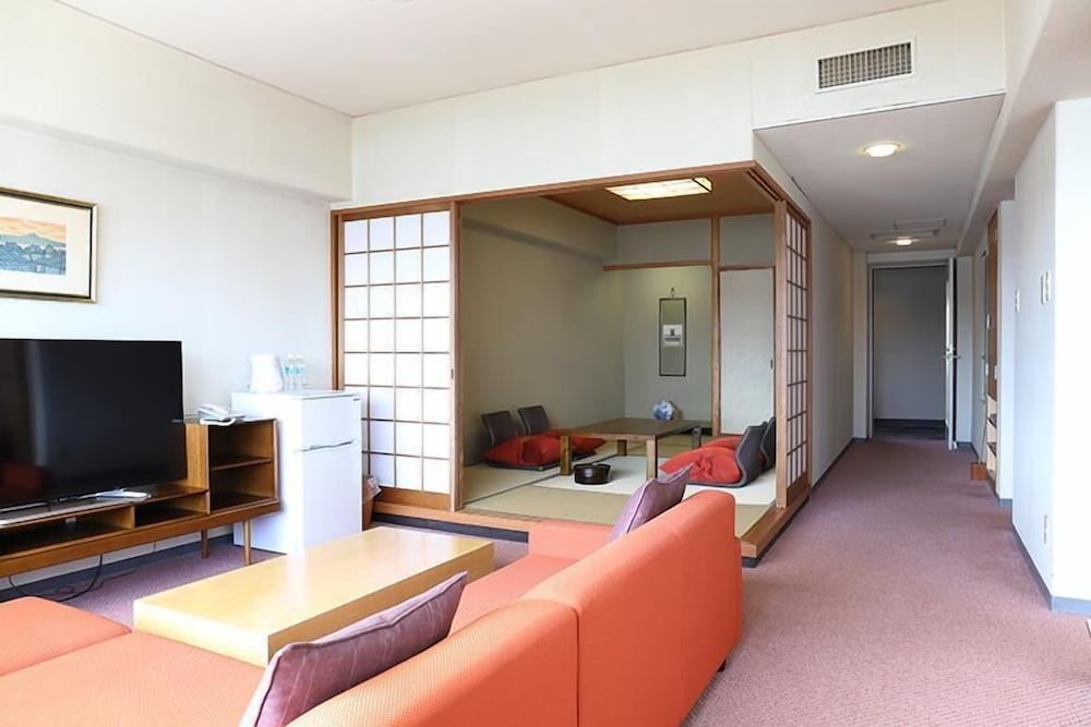 [禁煙] スーペリア和洋室ツイン7.5畳リビング付最上階内風呂あり(シティナイトビュー) | 大江戸温泉物語 長崎ホテル清風