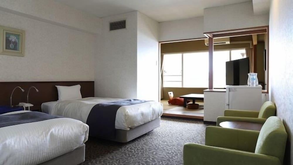 [禁煙]スーペリア和洋室ツイン7.5畳内風呂あり(シティナイトビュー) | 大江戸温泉物語 長崎ホテル清風