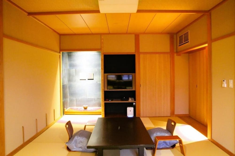 トラディショナル 4 人部屋 客室10 | 城崎温泉 四季香る宿 いちだや