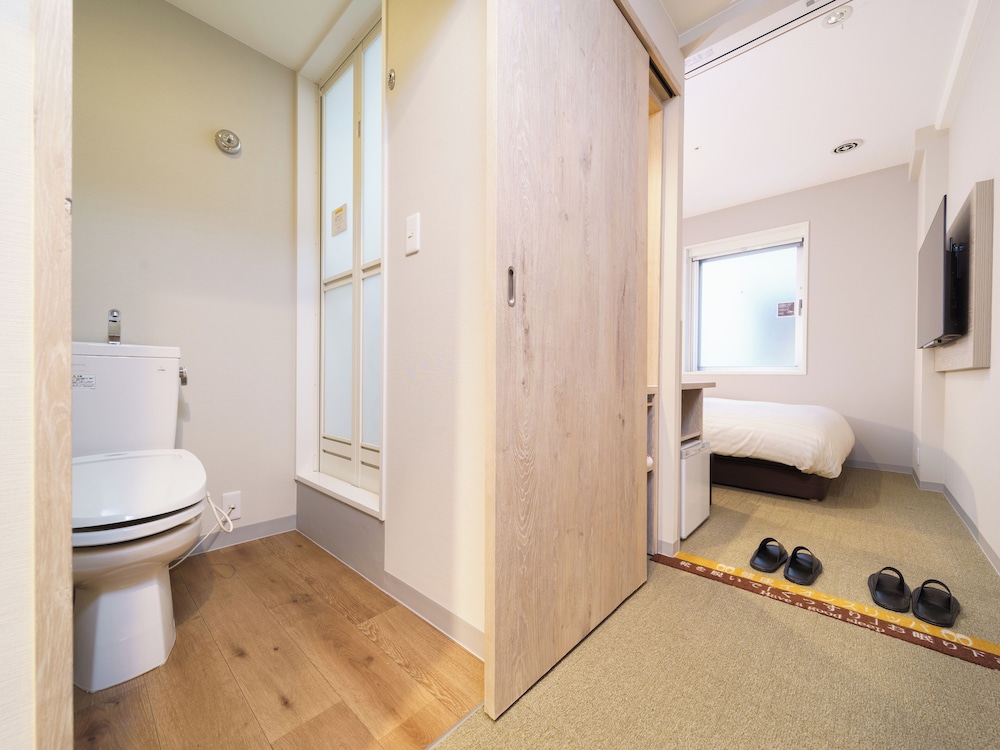 ダブルルームルーム広め(シャワーブース※浴槽ナシ) 禁煙 (客室清掃なし) 客室3 | スーパーホテル京都・四条河原町