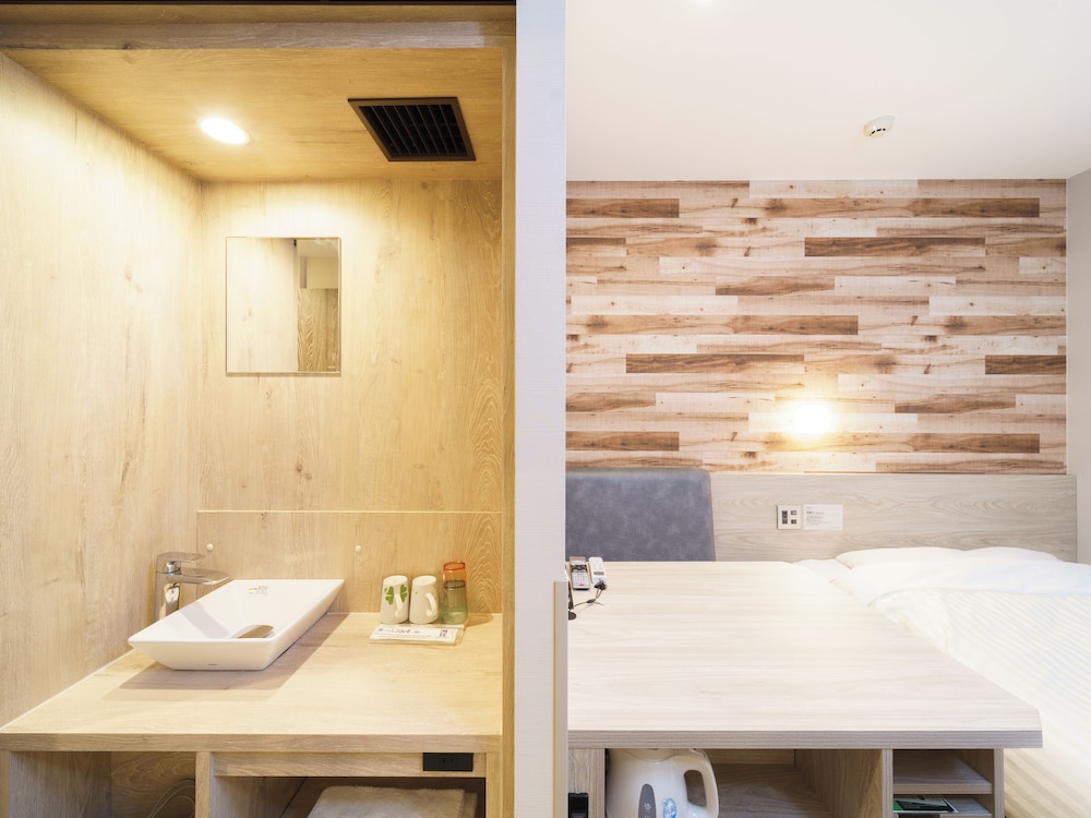 ダブルルームルーム広め(シャワーブース※浴槽ナシ) 禁煙 (客室清掃なし) | スーパーホテル京都・四条河原町