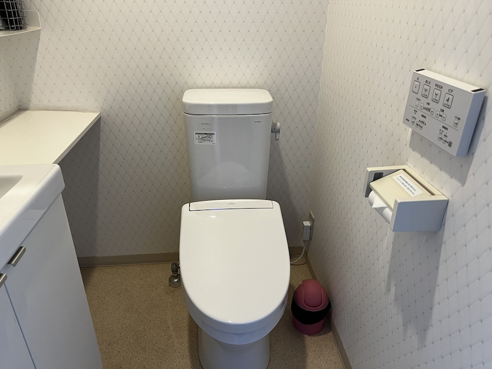 [禁煙 / 1~3階] ツインルーム（バスなし) バスルーム0 | アレーズド・バレ　ＳＨＩＲＡＨＡＭＡ