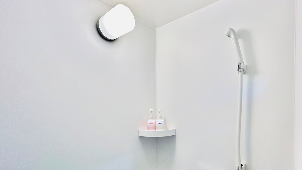 [禁煙 / 1~3階] 和室6~8畳（シャワー付き) バスルーム0 | アレーズド・バレ　ＳＨＩＲＡＨＡＭＡ