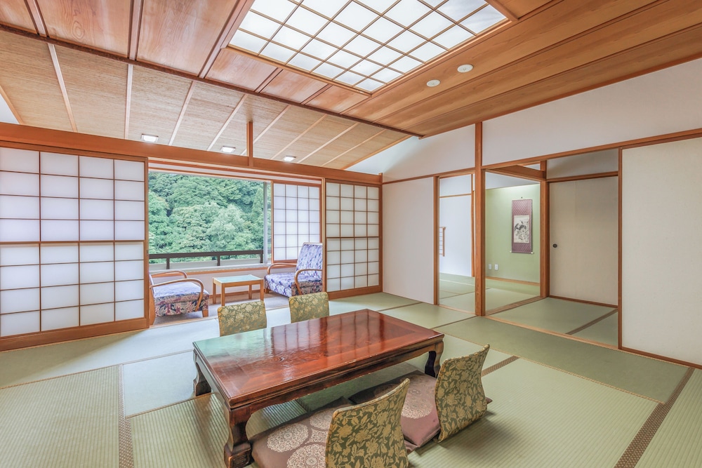 【禁煙】 和室12.5+6+3畳 客室2 | 亀の井ホテル 秋田湯瀬