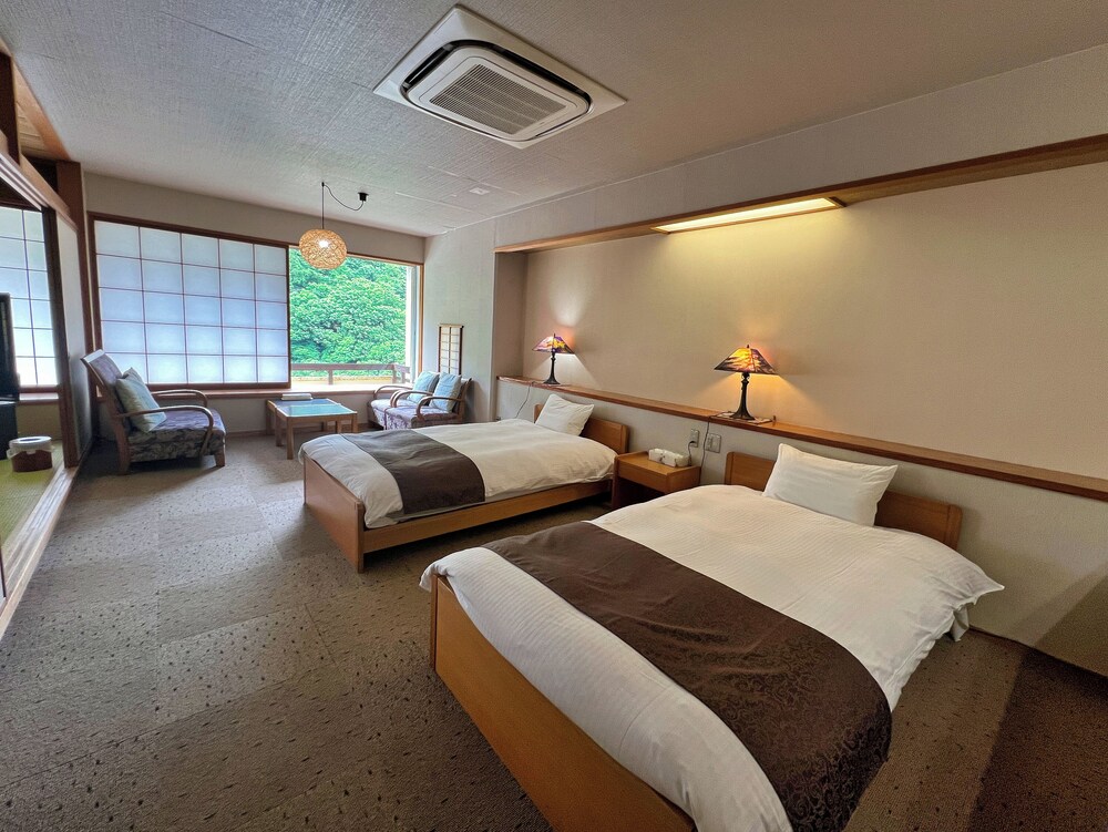 【禁煙】 和洋室10畳 客室3 | 亀の井ホテル 秋田湯瀬