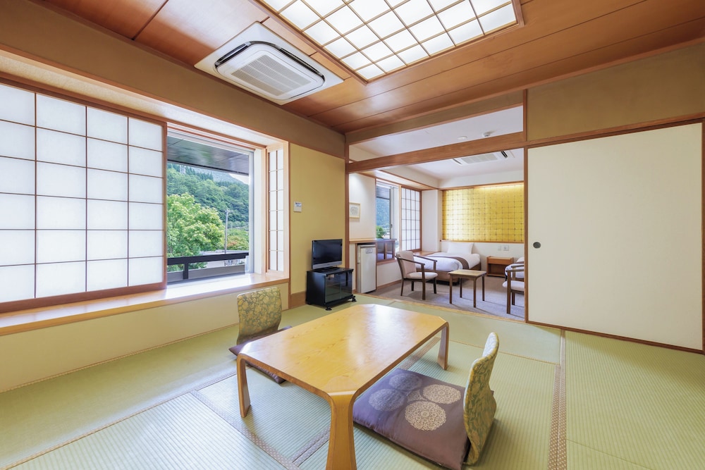 【禁煙】 和洋室8畳 客室1 | 亀の井ホテル 秋田湯瀬