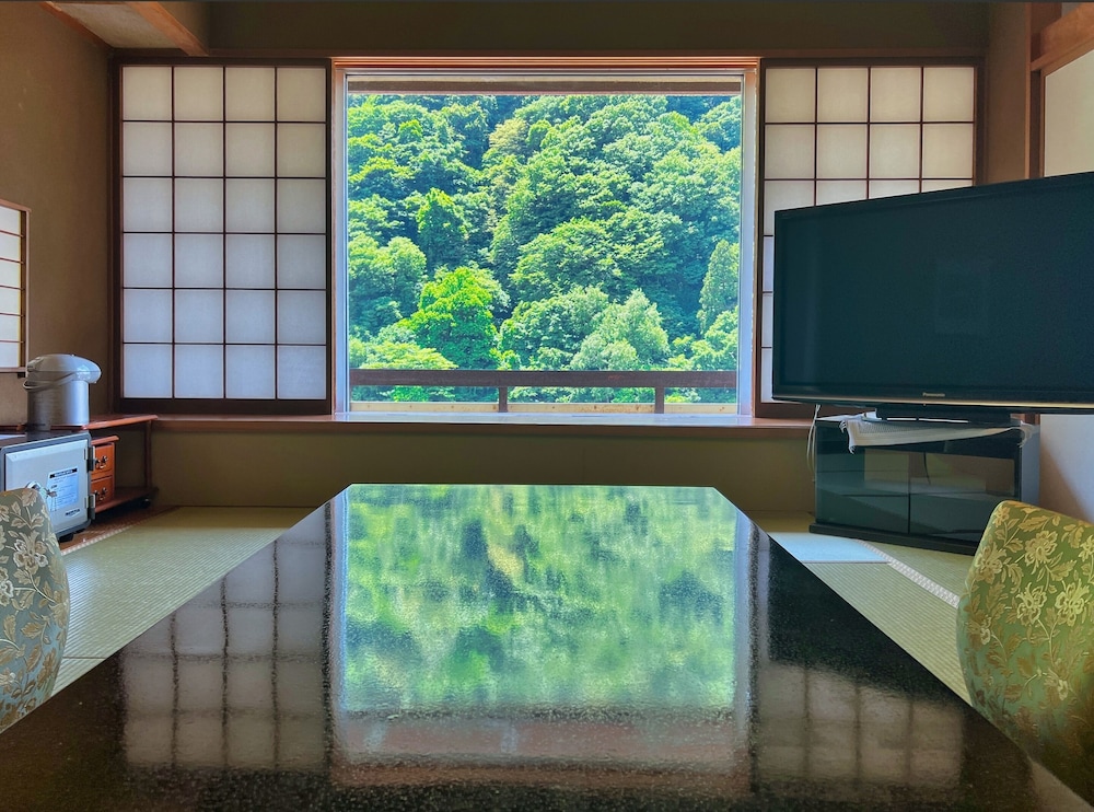 【禁煙】 和洋室10畳 客室1 | 亀の井ホテル 秋田湯瀬