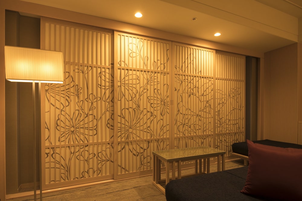 ルーム・水鏡~ジ・アッパー・ビュー~ (extra beds for person over age of 7) 客室1 | 浦安ブライトンホテル東京ベイ