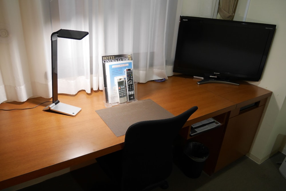 スタンダード ルーム 全館禁煙 室内のビジネス センター0 | ホテル東海