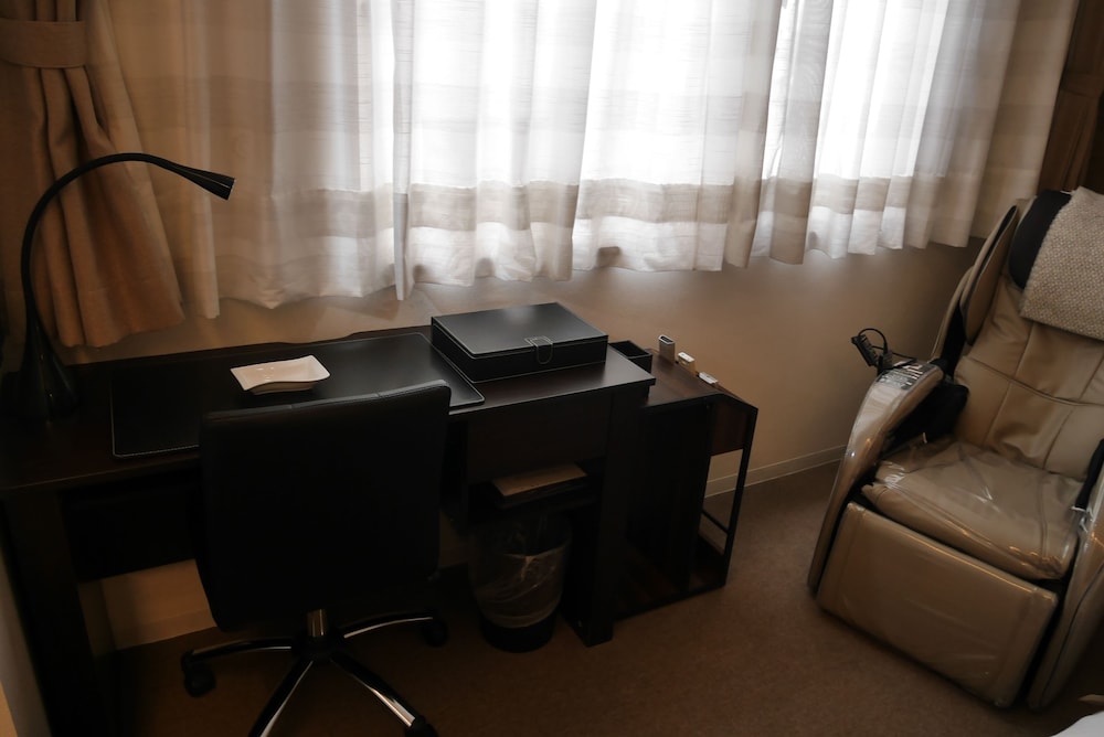 スーペリア ダブルルーム 全館禁煙 室内のビジネス センター0 | ホテル東海