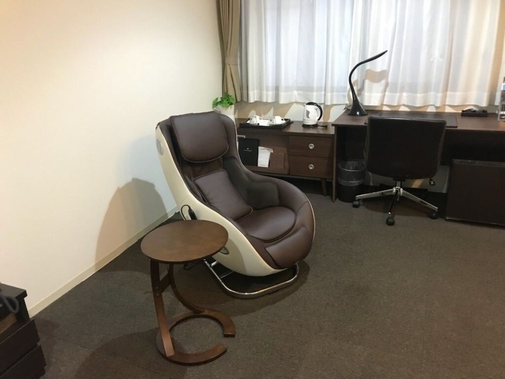 グランドクイーンルーム 2名利用 (マッサージチェア付) 全館禁煙 客室1 | ホテル東海