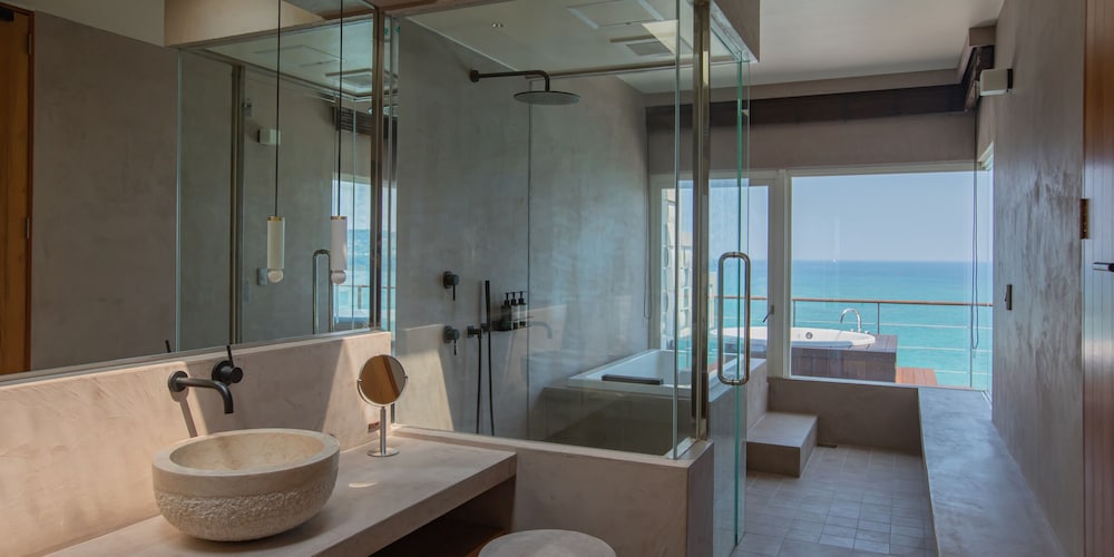 スタンダードヴィラ 禁煙 バスルームのシンク0 | KAYATSUMA OKINAWA HOTEL & RESORT