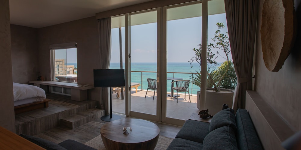 スタンダードヴィラ 禁煙 客室2 | KAYATSUMA OKINAWA HOTEL & RESORT