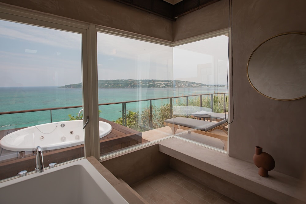 プレミアム ヴィラ (プライベートサウナ付き) 禁煙 バスルーム0 | KAYATSUMA OKINAWA HOTEL & RESORT