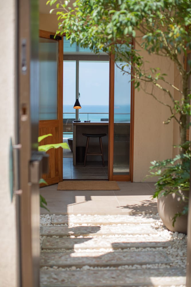 客室1 | KAYATSUMA OKINAWA HOTEL & RESORT 客室1 | KAYATSUMA OKINAWA HOTEL & RESORT