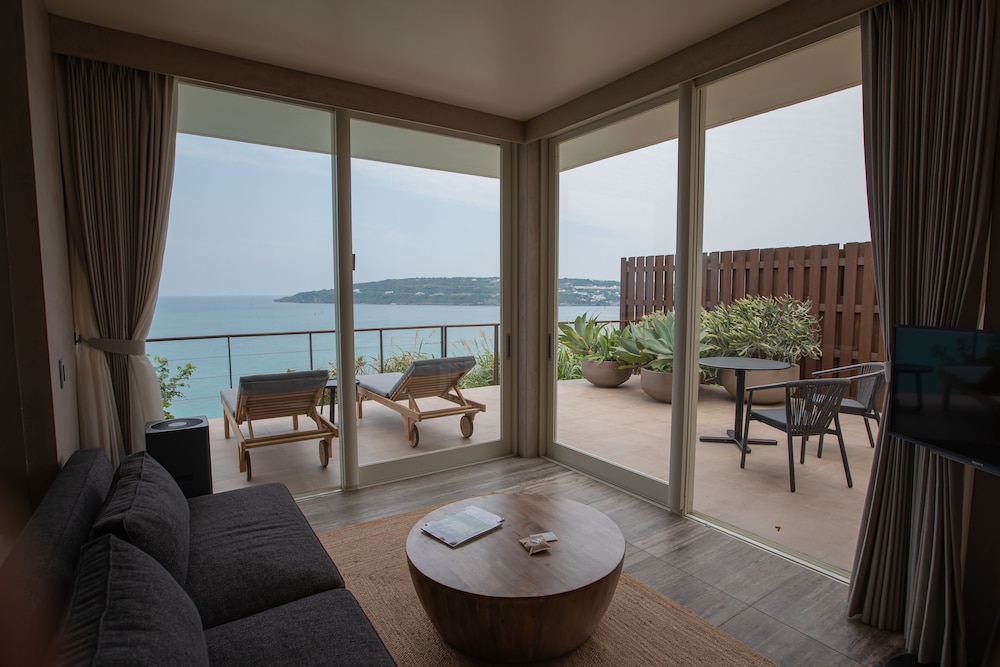 プレミアム ヴィラ (プライベートサウナ付き) 禁煙 | KAYATSUMA OKINAWA HOTEL & RESORT