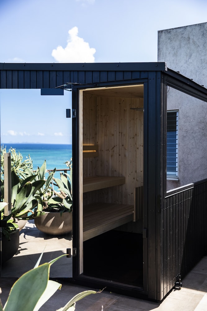 プレミアム ヴィラ (プライベートサウナ付き) 禁煙 バスルームの設備0 | KAYATSUMA OKINAWA HOTEL & RESORT