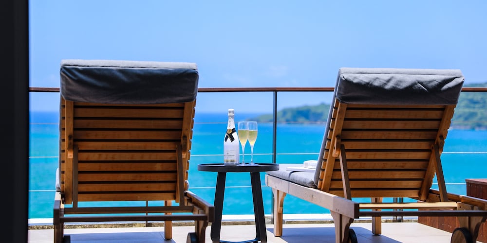 ラグジュアリー ルーム 禁煙 バルコニー0 | KAYATSUMA OKINAWA HOTEL & RESORT