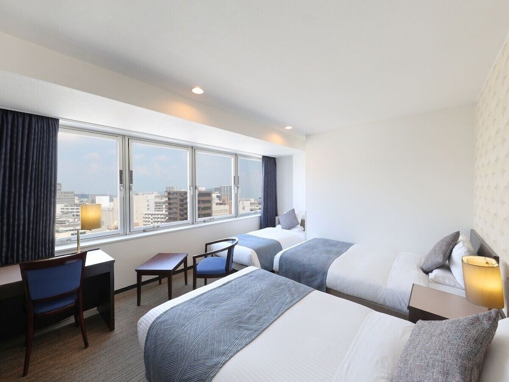 《禁煙》スタンダードトリプル 客室3 | アートホテル宮崎スカイタワー