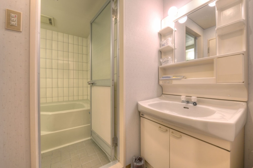 山側 和室 8畳 バスルーム0 | 新樺川観光ホテル