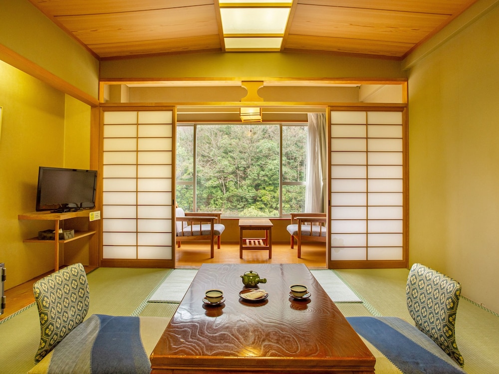 川側 和室 8畳 | 新樺川観光ホテル