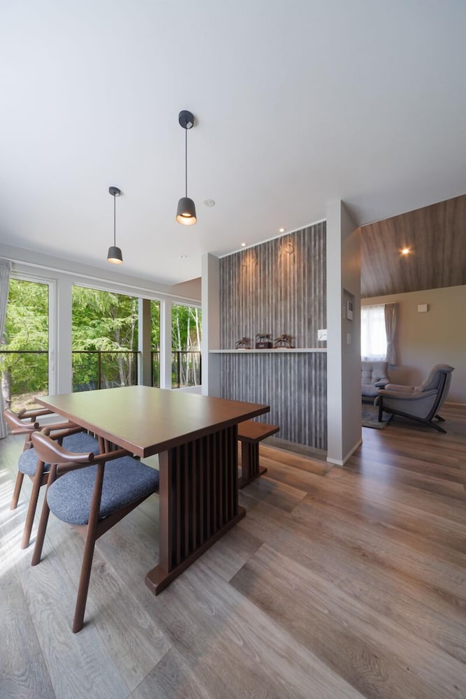 ラグジュアリー ヴィラ リビング エリア12 | LOVES ONLY YOU【Ezo Fuji Foothills】