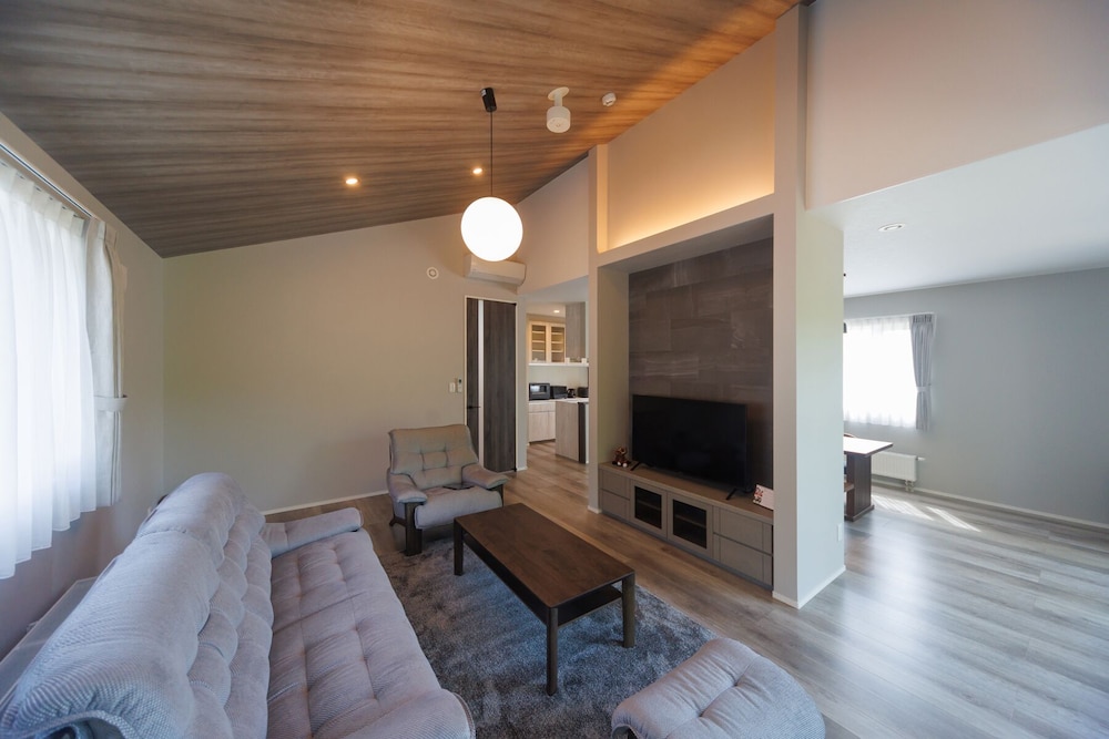 ラグジュアリー ヴィラ リビング エリア0 | LOVES ONLY YOU【Ezo Fuji Foothills】