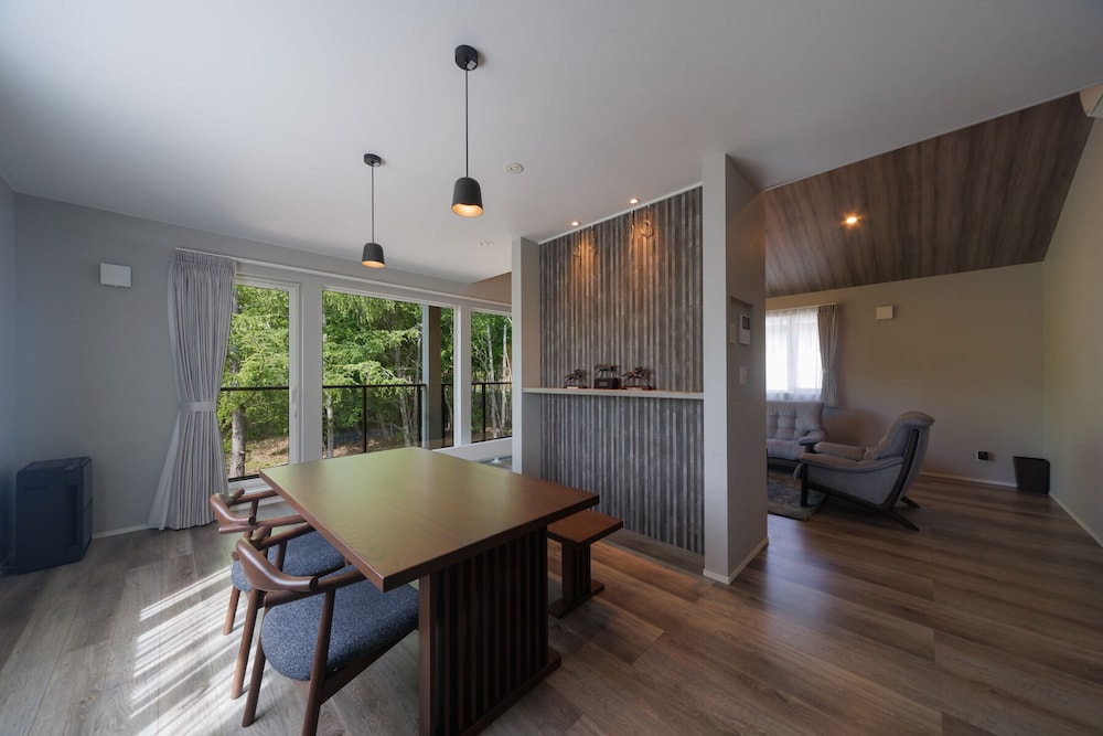 ラグジュアリー ヴィラ リビング エリア13 | LOVES ONLY YOU【Ezo Fuji Foothills】