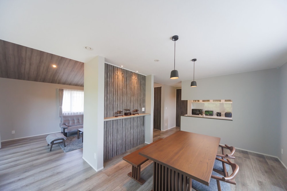 ラグジュアリー ヴィラ リビング エリア2 | LOVES ONLY YOU【Ezo Fuji Foothills】